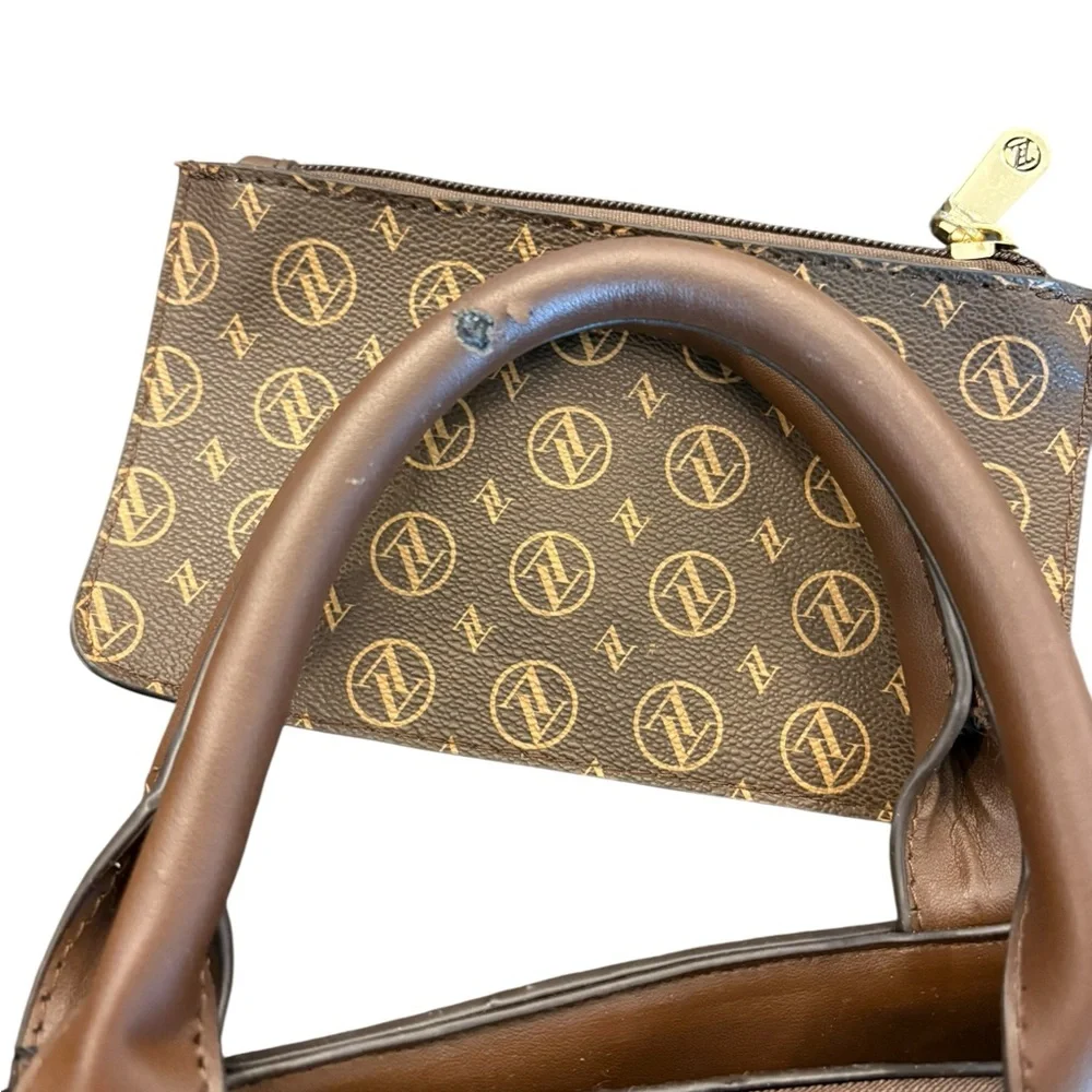 NEW‎ Adrienne Vittadini Signature Sport Collection Satchel Monogram Chocolate